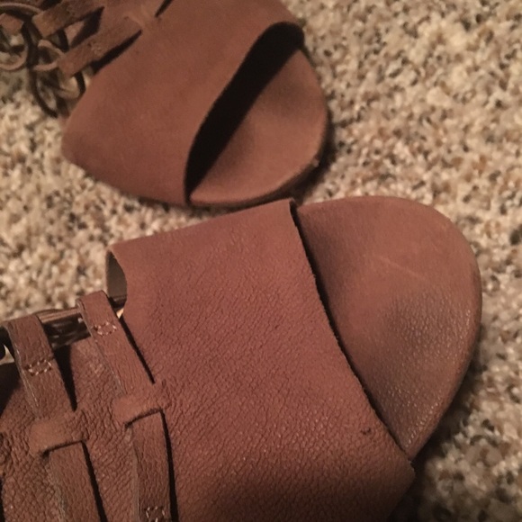 ⭐️Vince camuto block heel 9 - Picture 5 of 8